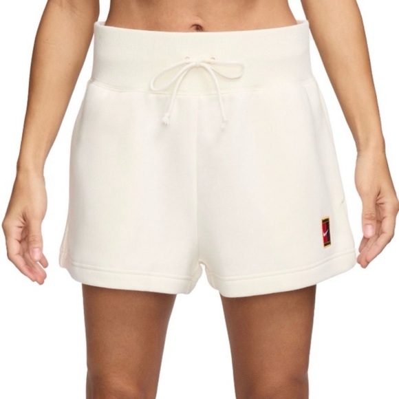 Nike Pants - Nike New With Tags XL Tennis Women's Cream Shorts